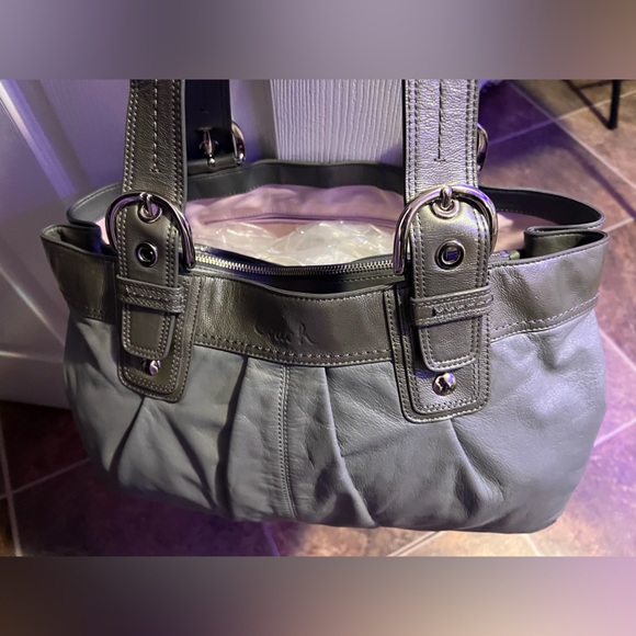 Large, grey/silver, leather coach purse with pink fabric interior made in 2010 - Picture 2 of 7